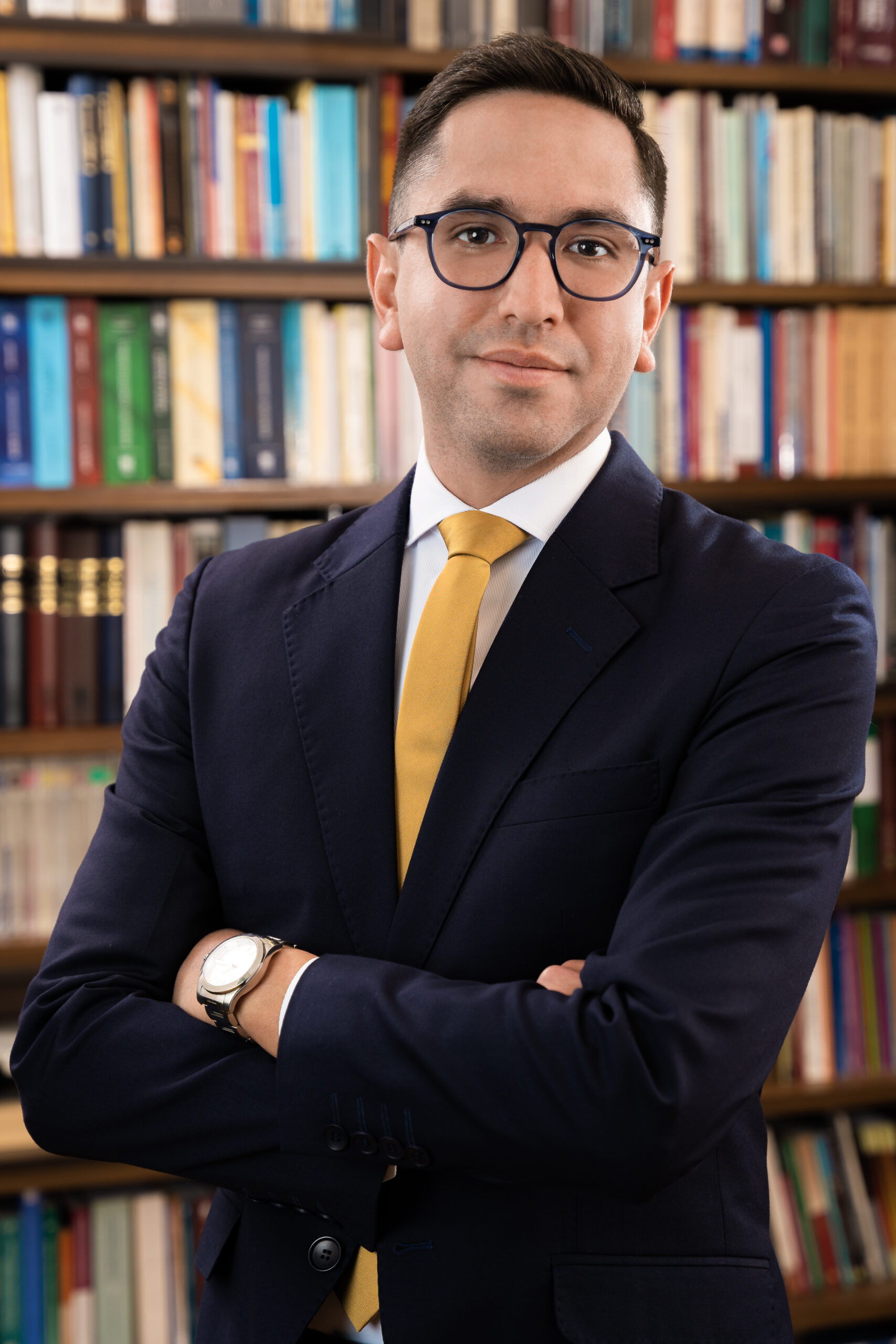 ismael-quintana-abogado-derecho-publico-fullbody Ismael Quintana, abogado experto en Derecho Público y Constitucional, foto de cuerpo completo